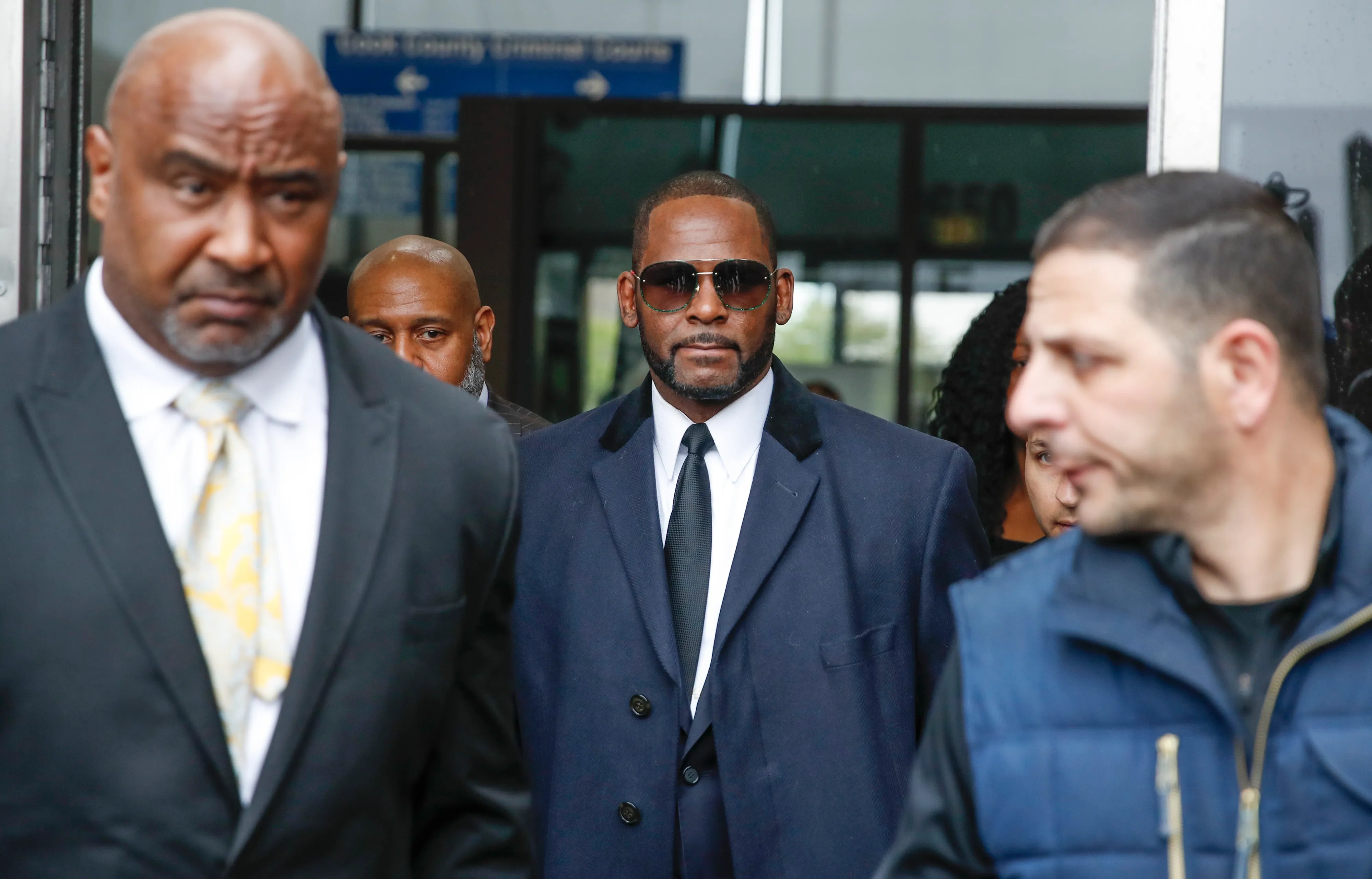 Prison Officer in R. Kelly Privacy Invasion Case Disputes Singer’s Claims